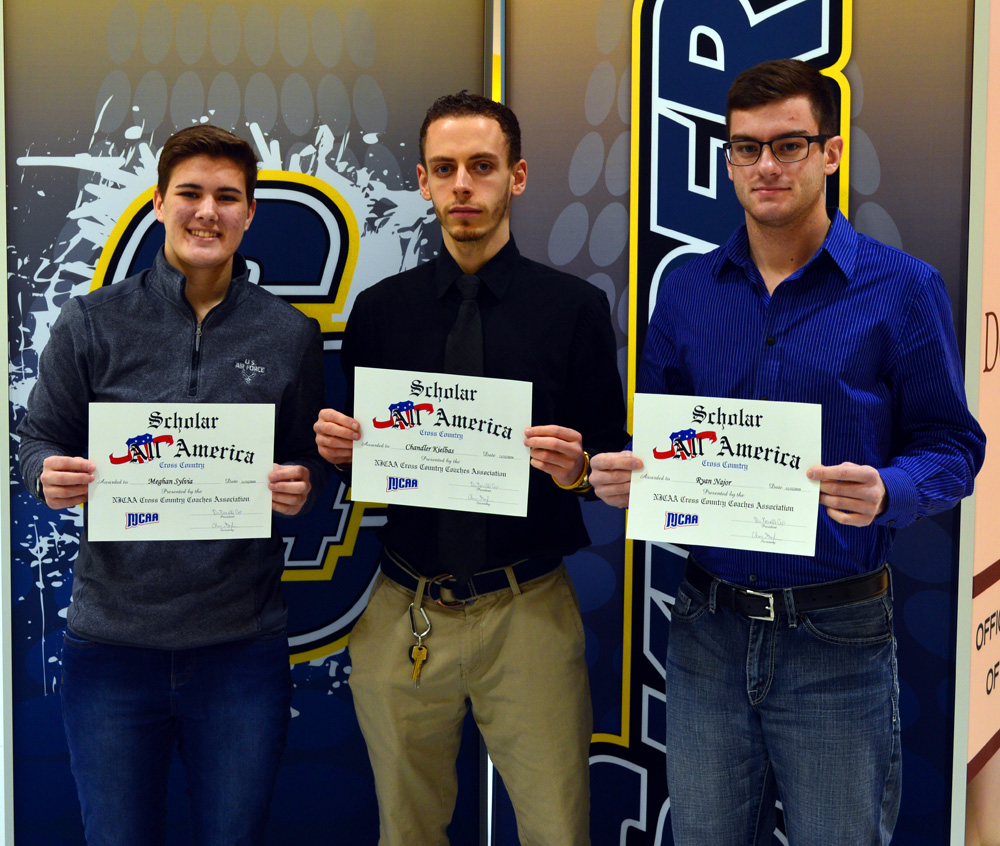 Scholar All-American runners