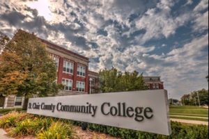 Photo of Main Building and SC4 sign.