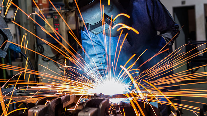 welder working