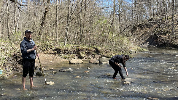 sc4 students in a creek